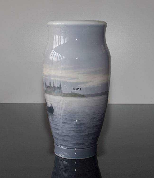 Vase med Sejlskib ved Kronborg, Royal Copenhagen nr. 2122-131