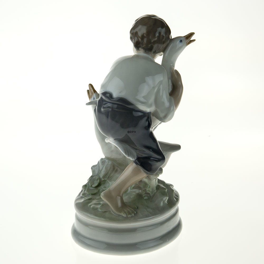 Gåsetyven, Dreng med Gæs, Royal Copenhagen figur nr. 2139