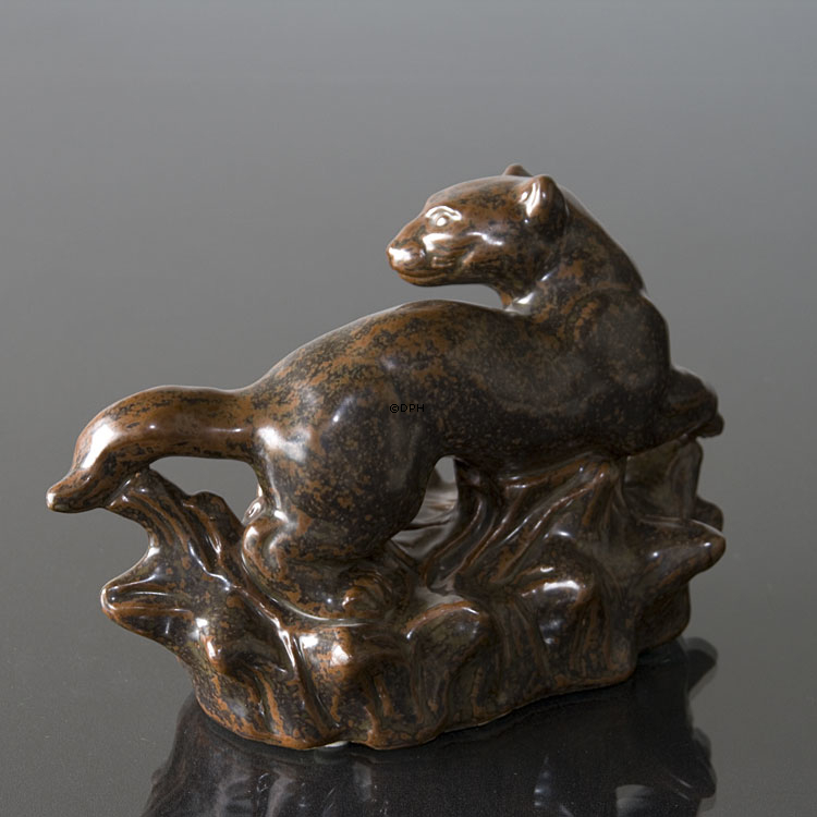 Lækat, Royal Copenhagen stentøjsfigur nr. 21408