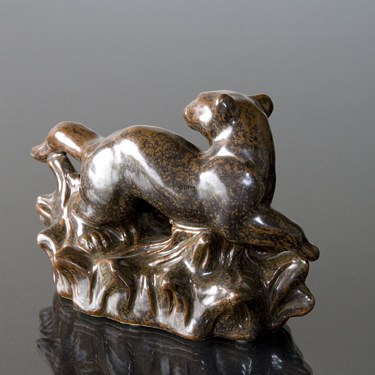 Lækat, Royal Copenhagen stentøjsfigur nr. 21408