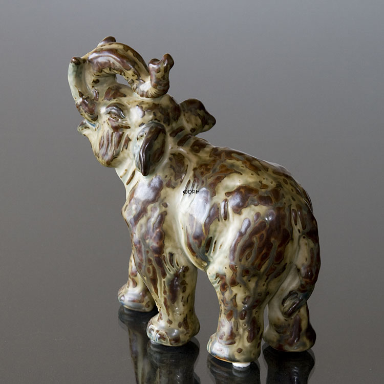 Stående elefant, Royal Copenhagen stentøjsfigur nr. 21517