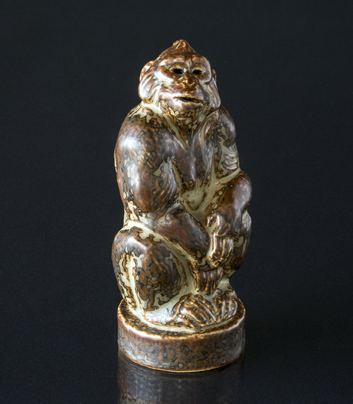 Abe, siddende, 22cm, Royal Copenhagen stentøjsfigur nr. 21633