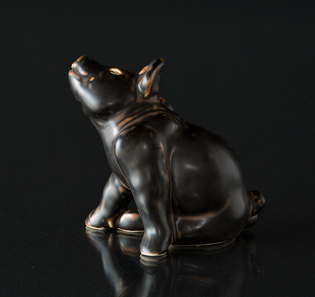 Siddende gris, Royal Copenhagen stentøjsfigur nr. 21670