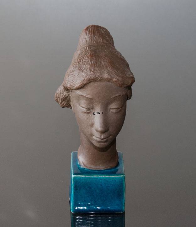 Stentøjsfigur, Royal Copenhagen nr. 21816. Kvinde byste, figur med kvinde hoved, Nana. Designet af Johannes Hedegaard.