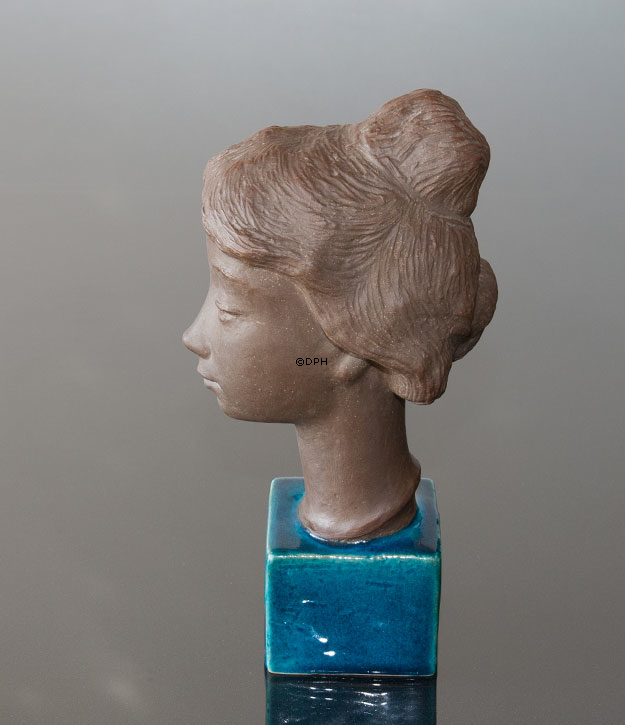 Stentøjsfigur, Royal Copenhagen nr. 21816. Kvinde byste, figur med kvinde hoved, Nana. Designet af Johannes Hedegaard.