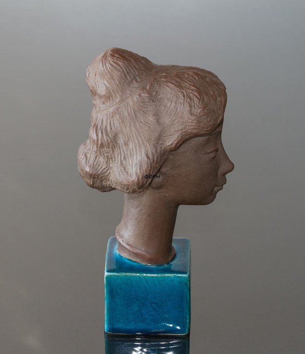 Stentøjsfigur, Royal Copenhagen nr. 21816. Kvinde byste, figur med kvinde hoved, Nana. Designet af Johannes Hedegaard.