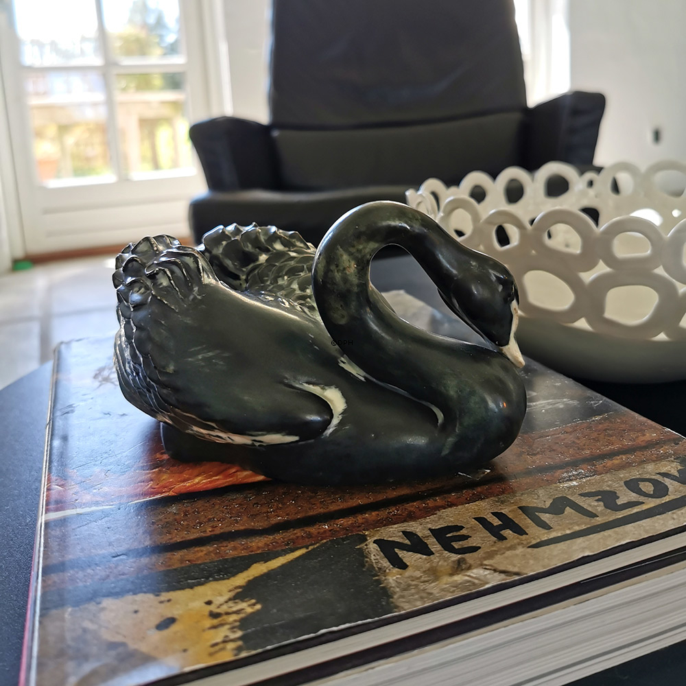 Svane, sort, Royal Copenhagen fuglefigur nr. 22663