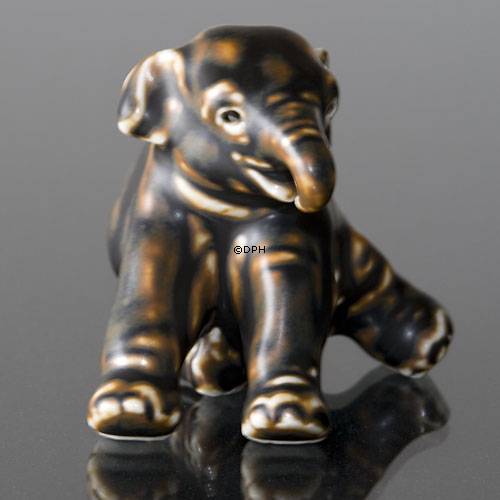 Stentøjsfigur af elefant, Rotyal Copenhagen nr. 240 eller 22740