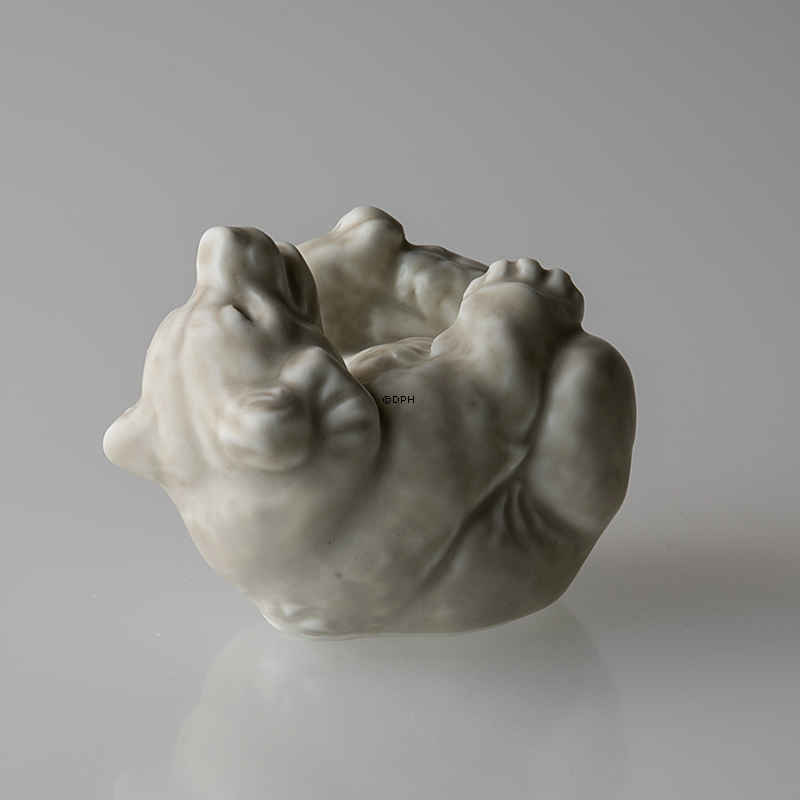 Hvid stentøjsfigur af isbjørneunge, Royal Copenhagen nr. 22745