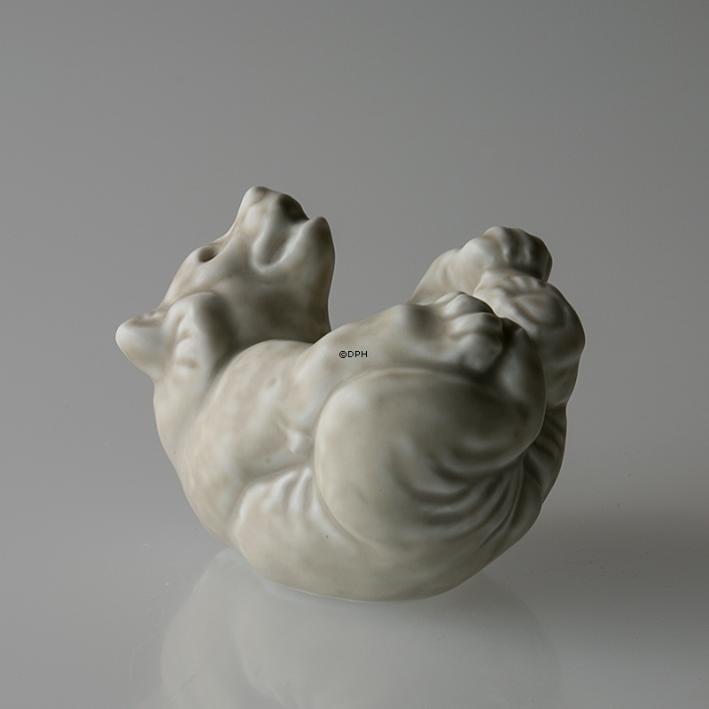 Hvid stentøjsfigur af isbjørneunge, Royal Copenhagen nr. 22745