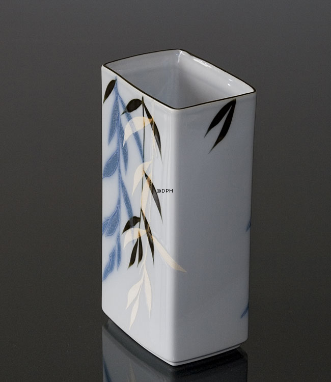 Stentøjsvase Royal Copenhagen, hvid med pilegrene nr. 22755