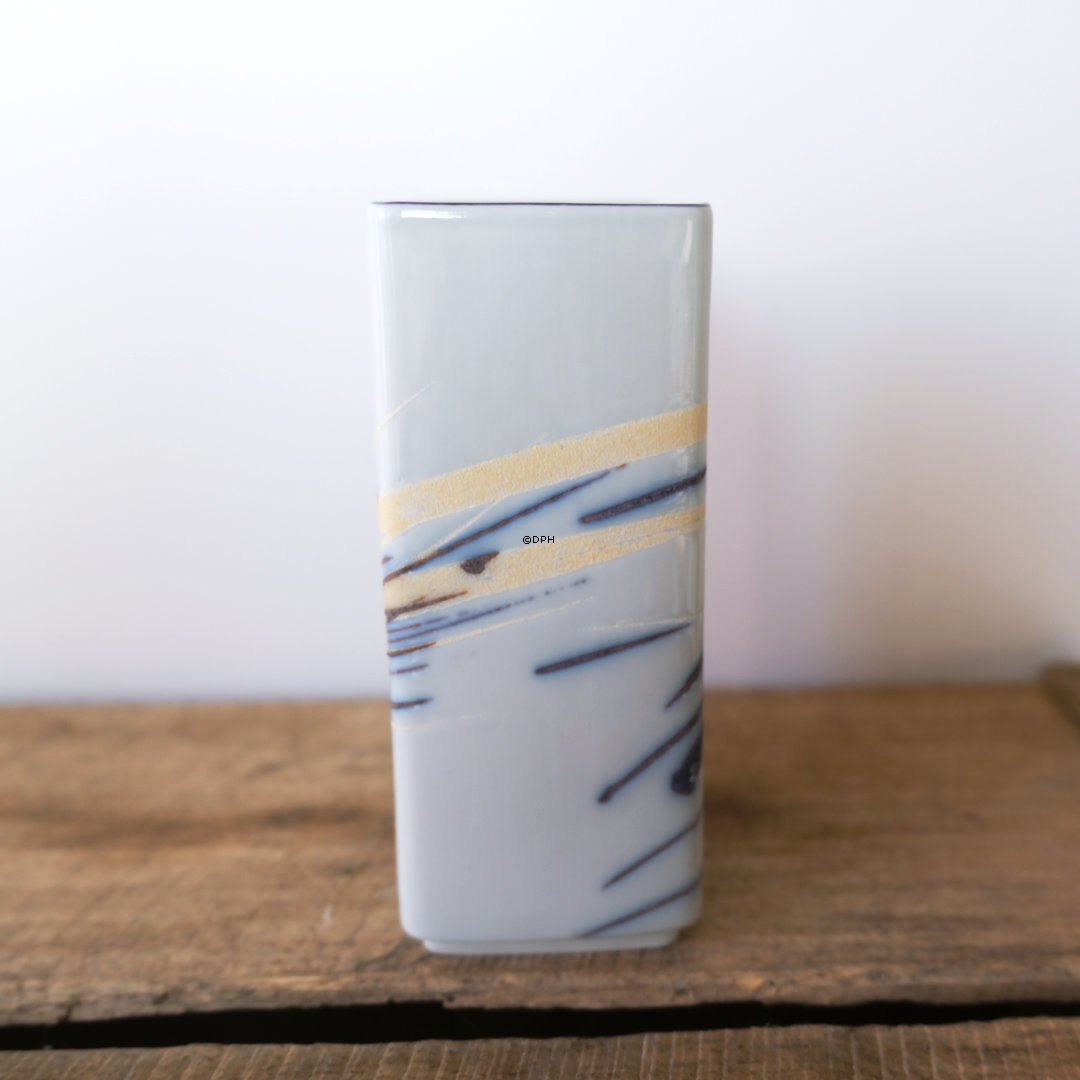 Stentojsvase Royal Copenhagen, hvid med pilegrene nr. 22756