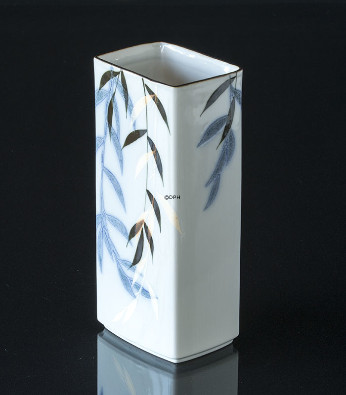 Stentøjsvase Royal Copenhagen, hvid med pilegrene nr. 22784