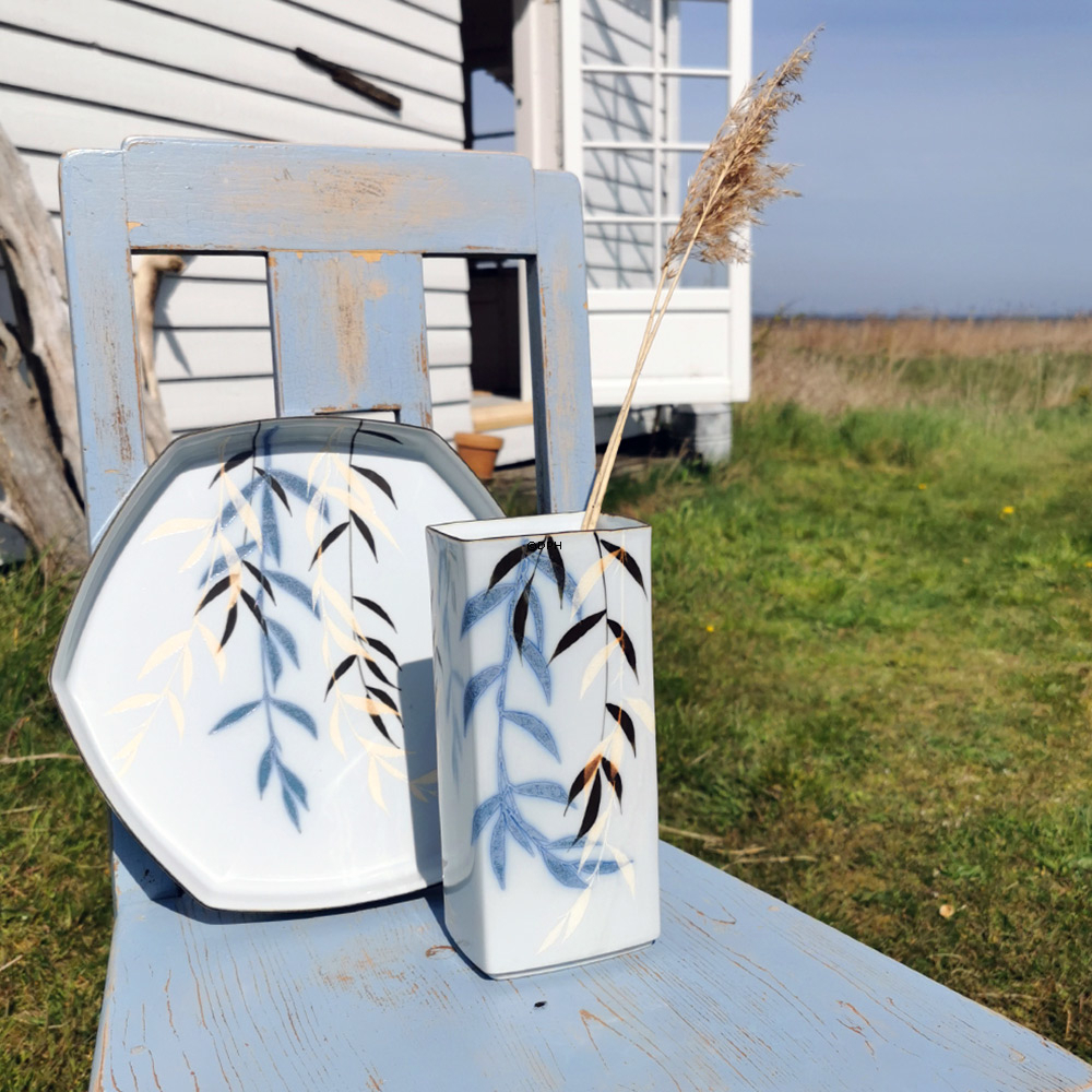 Stentøjsvase Royal Copenhagen, hvid med pilegrene nr. 22784