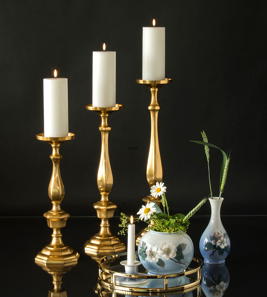 Lysestage med sommerfugl og blomster, Royal Copenhagen nr. 2301-3335