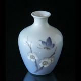Vase mit Blume, Royal Copenhagen Nr. 2301-395