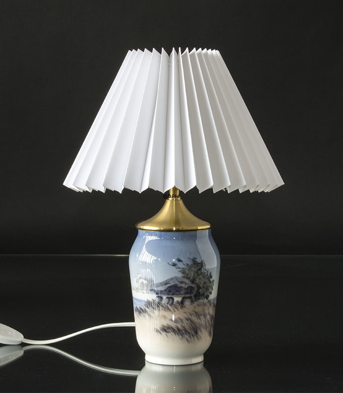 Plissé lampeskærm i hvid chintz stof, sidelængde 18cm