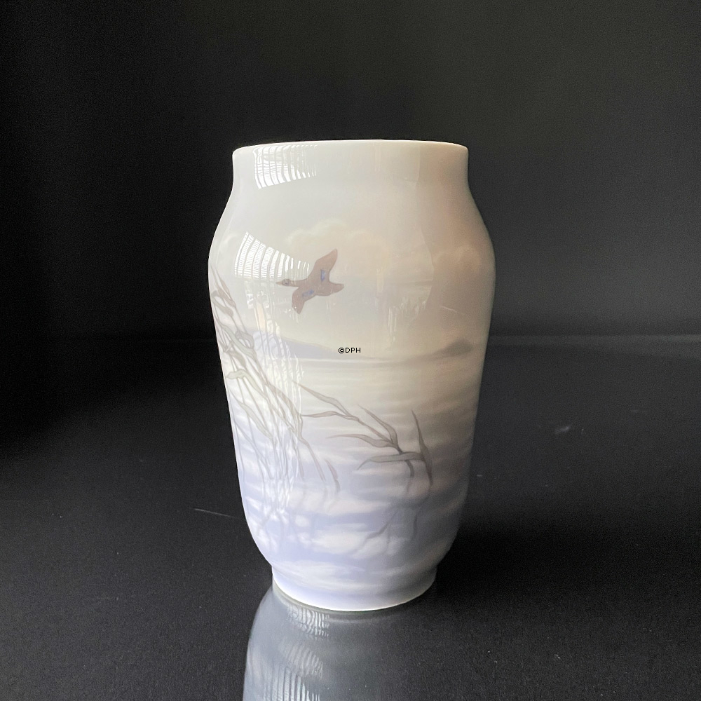 Vase med ænder på sø, Royal Copenhagen nr. 2351-1217
