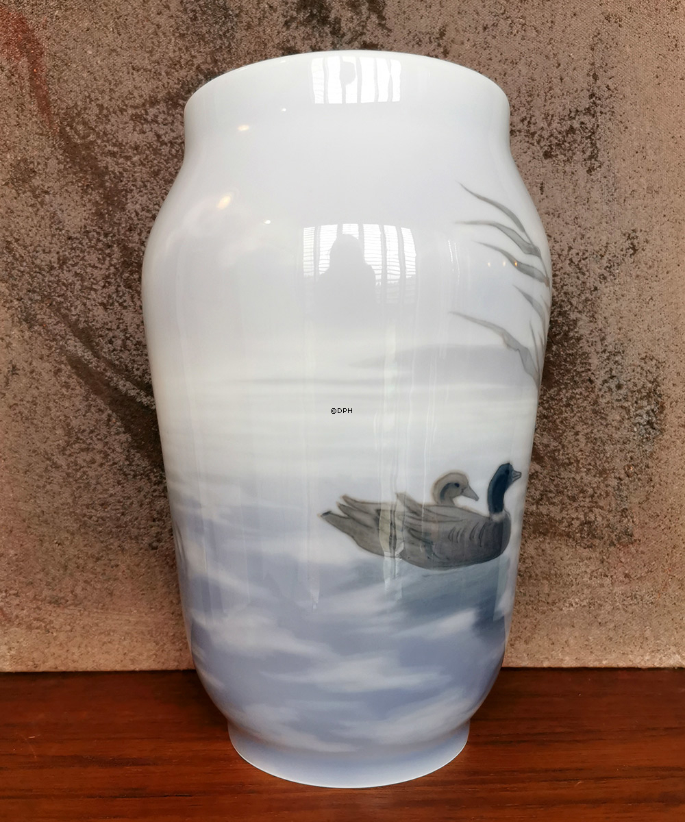Vase med ænder på sø, Royal Copenhagen nr. 2351-1217