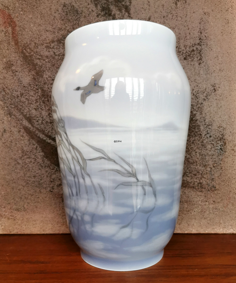 Vase med ænder på sø, Royal Copenhagen nr. 2351-1217