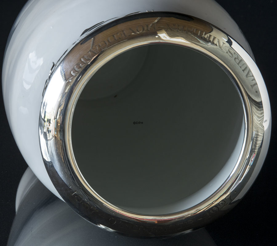 Vase med Landskab og robåd, sølvkant foroven, Royal Copenhagen UNICA nr. 2352-131