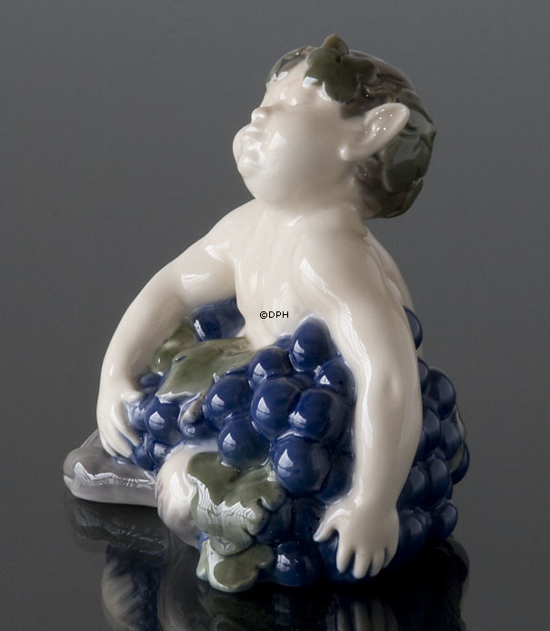 Faun med druer, Royal Copenhagen figur nr. 2361