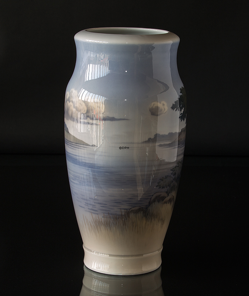 Vase med Landskab, Royal Copenhagen nr. 2408-131