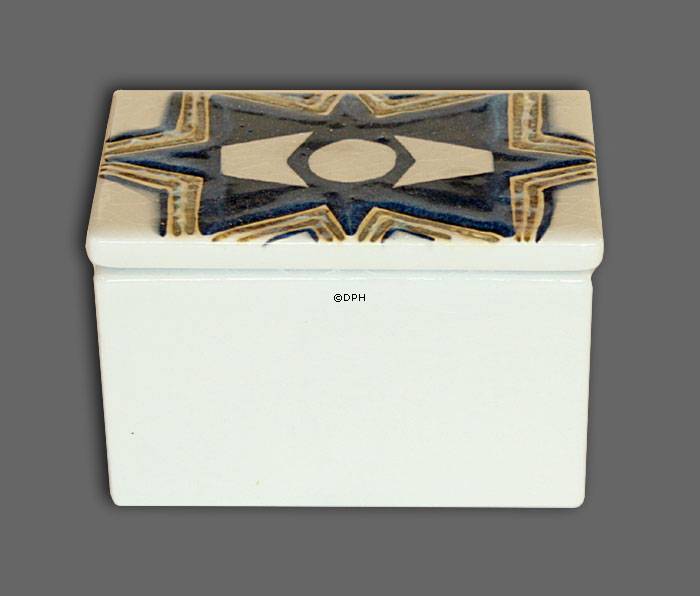 Box med låg, Royal Copenhagen nr. 24B-3179