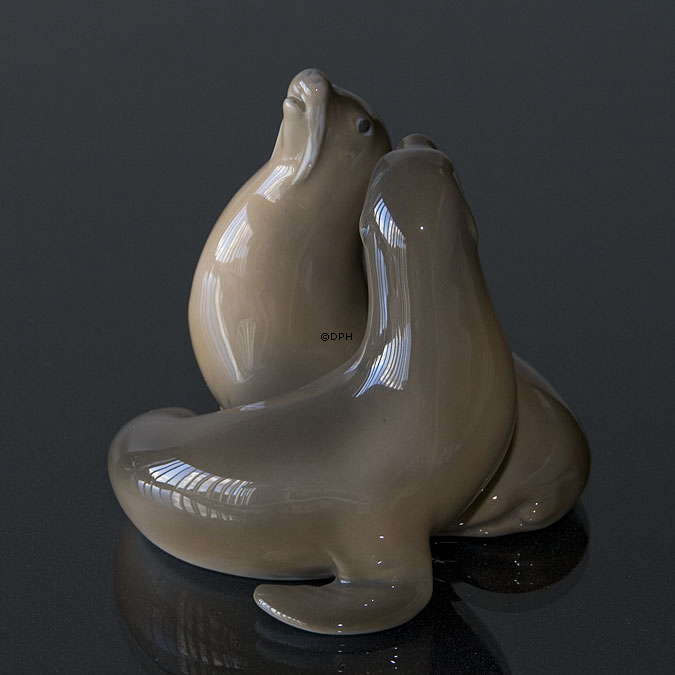 To søløver, Royal Copenhagen figur nr. 2519