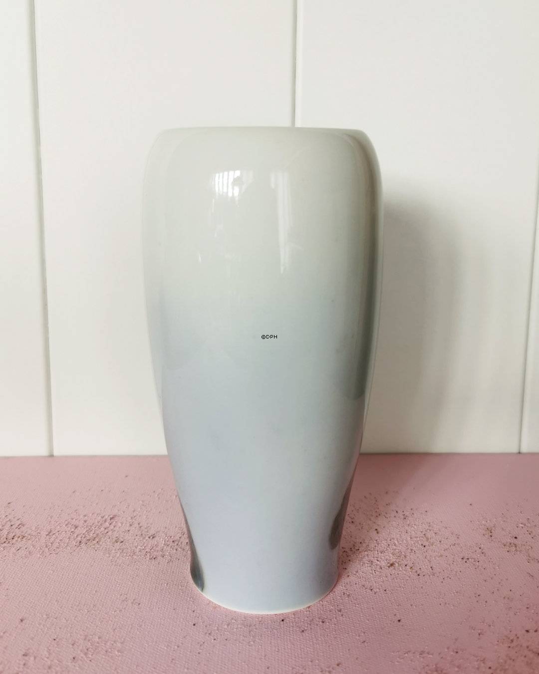 Vase med blomst, Royal Copenhagen nr. 254-235