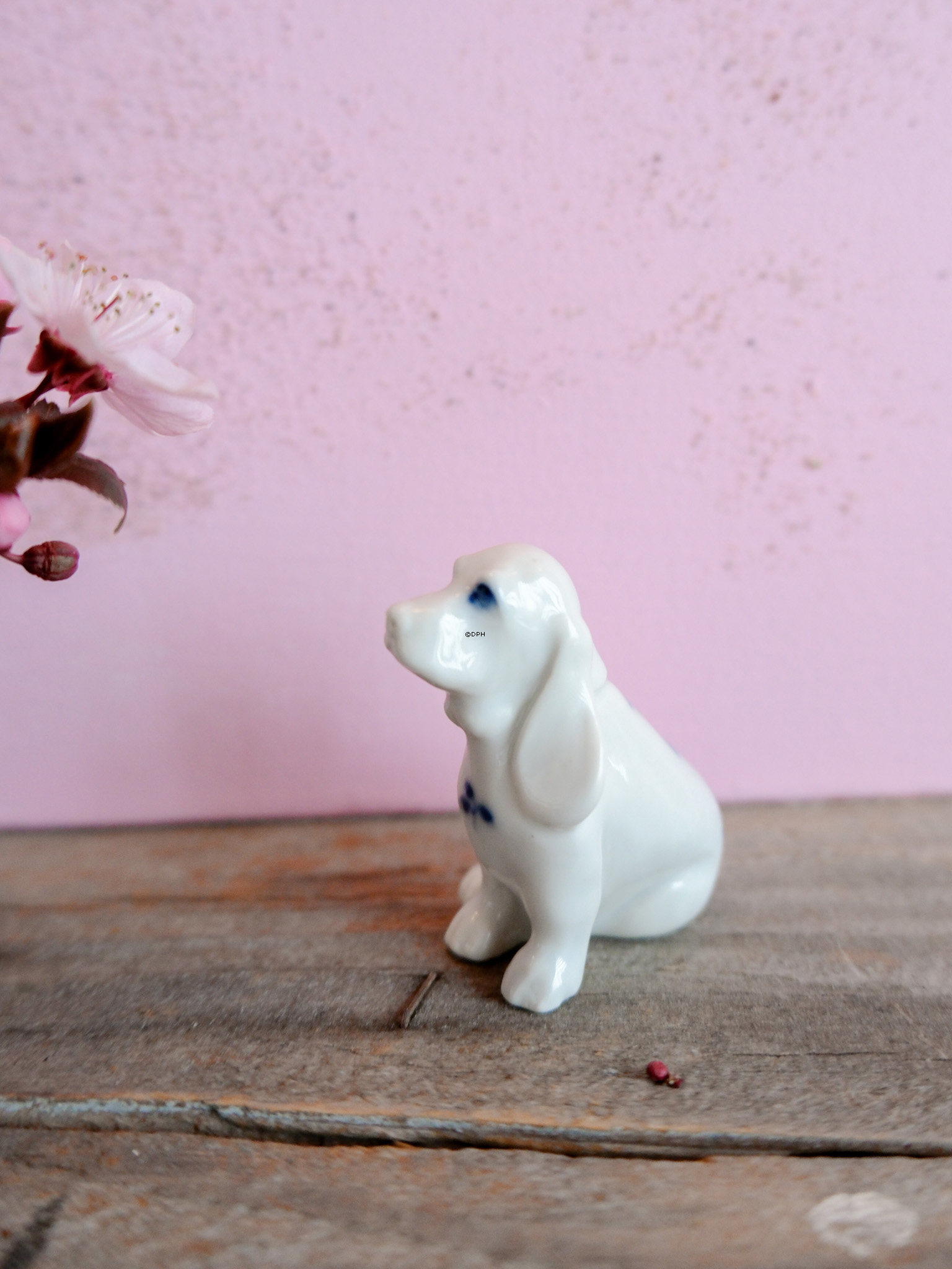 Musselmalet figur af hund, Royal Copenhagen figur nr. 2547