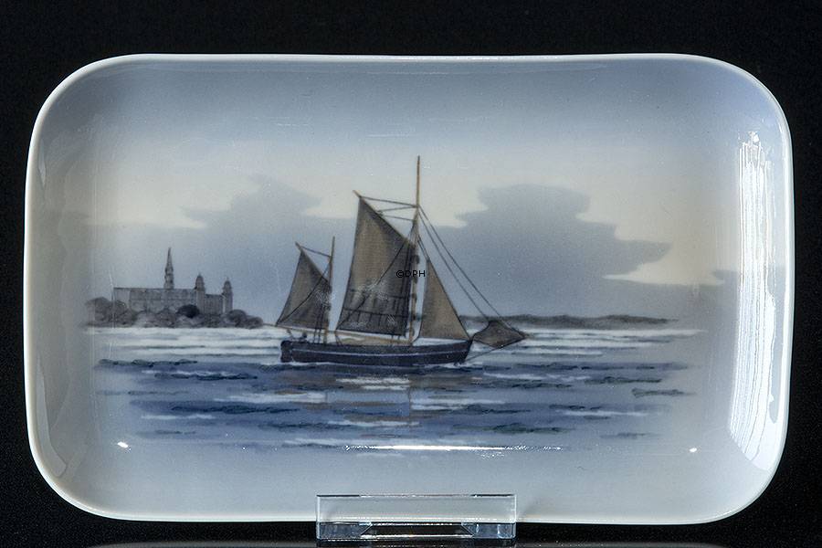 Skål med skib ved Kronborg, Royal Copenhagen nr. 2562-9265