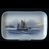Schale mit Schiff nahe zu Kronborg, Royal Copenhagen Nr. 2562-9265