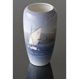 Vase med seascape and sailboat, Royal Copenhagen No. 2609-1049