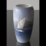 Vase med seascape and sailboat, Royal Copenhagen No. 2609-1049