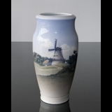 Vase med landskabsmotiv med mølle, Royal Copenhagen nr. 2634-2040