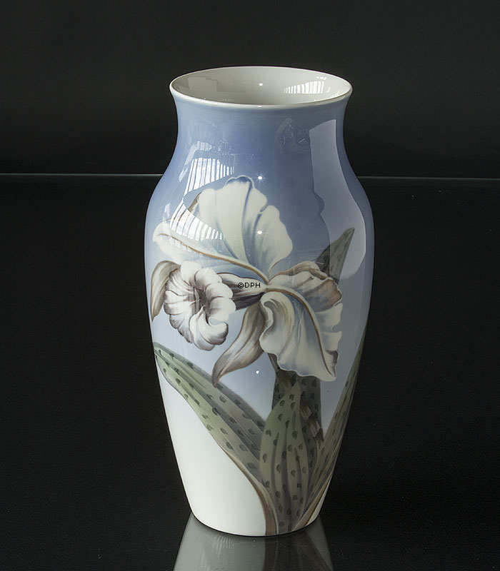 Vase med blomst, Royal Copenhagen nr. 2640-137