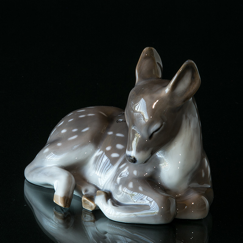 Kid, stor, Liggende med hoved ned, sovende, Royal Copenhagen figur nr. 2649