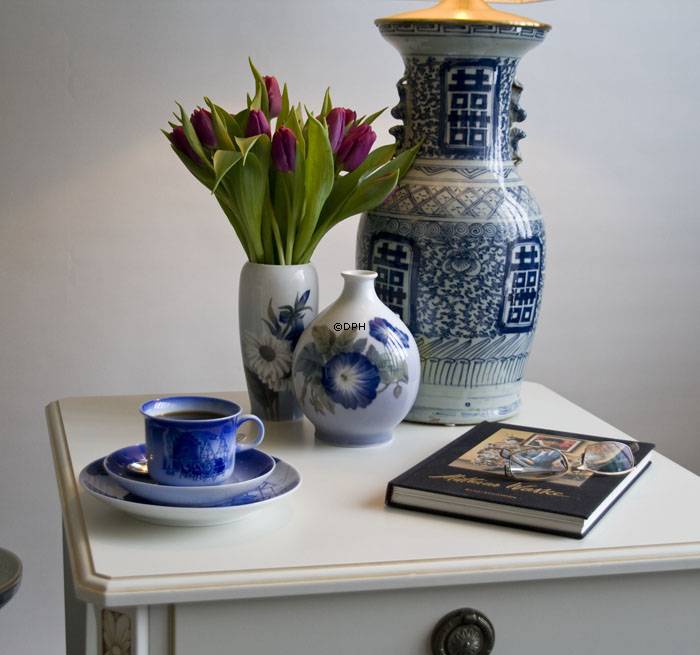 Vase med Margerit og Klokkeblomst, Royal Copenhagen nr. 2651-235