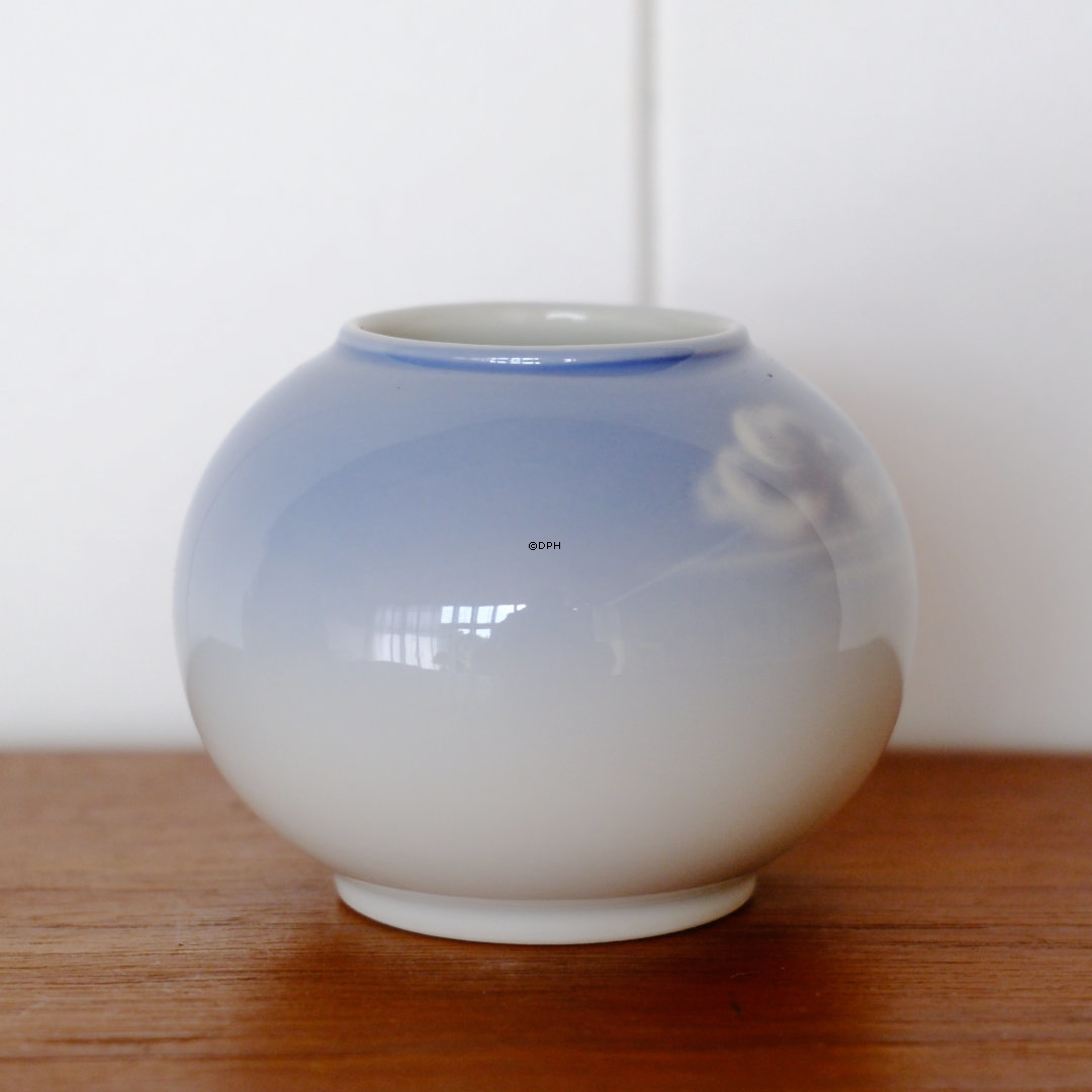 Vase med svaler, Royal Copenhagen nr. 2671-42-5