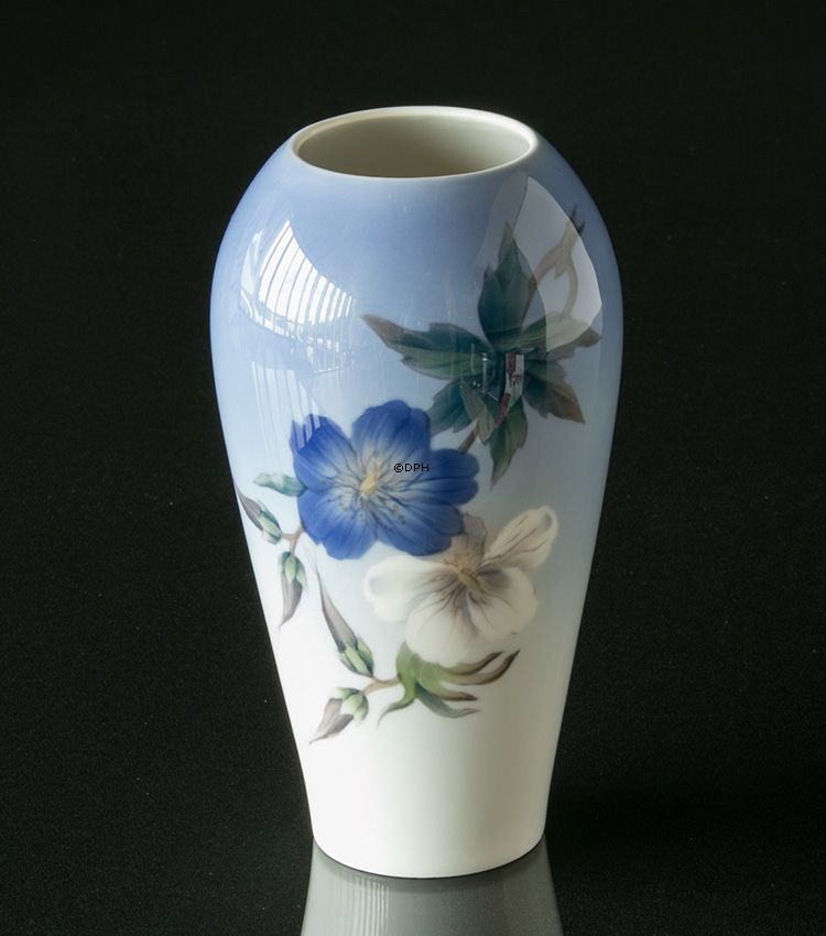 Vase med blomst, Royal Copenhagen nr. 2679-295
