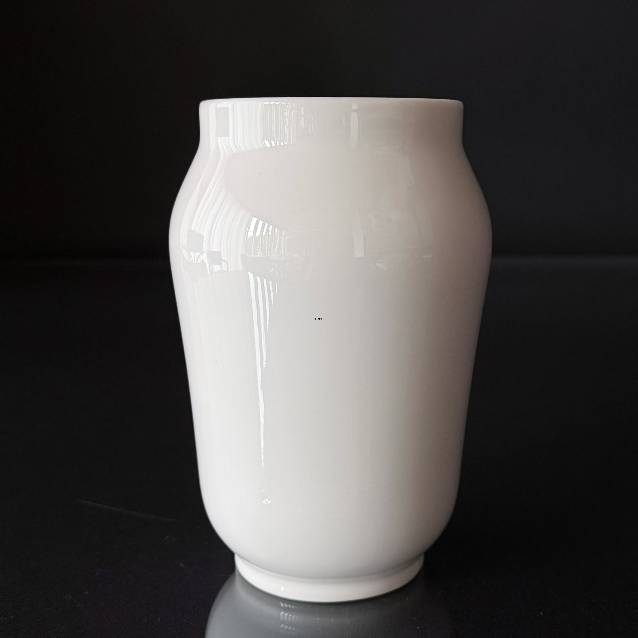 Vase med Landskab, Royal Copenhagen nr. 2696-108