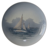 Platter med to sejlskibe, Royal Copenhagen nr. 2711-1125