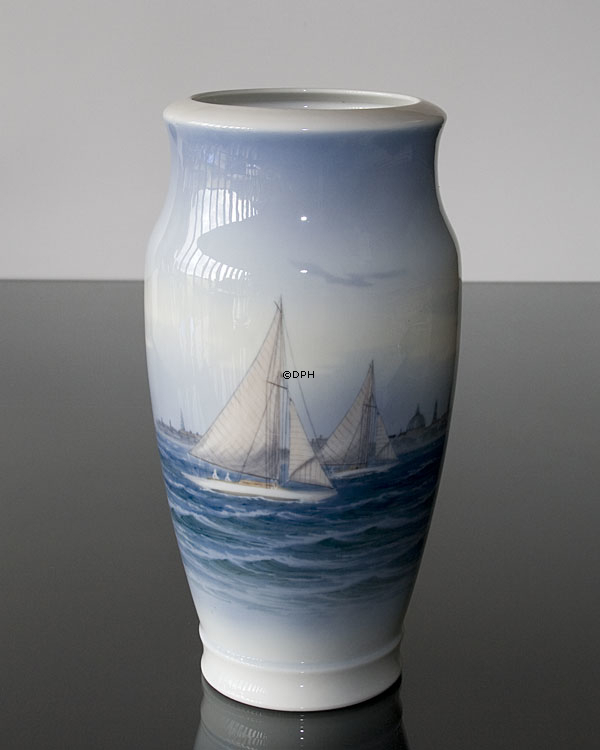 Vase med marine motiv, Royal Copenhagen nr. 2764-2040