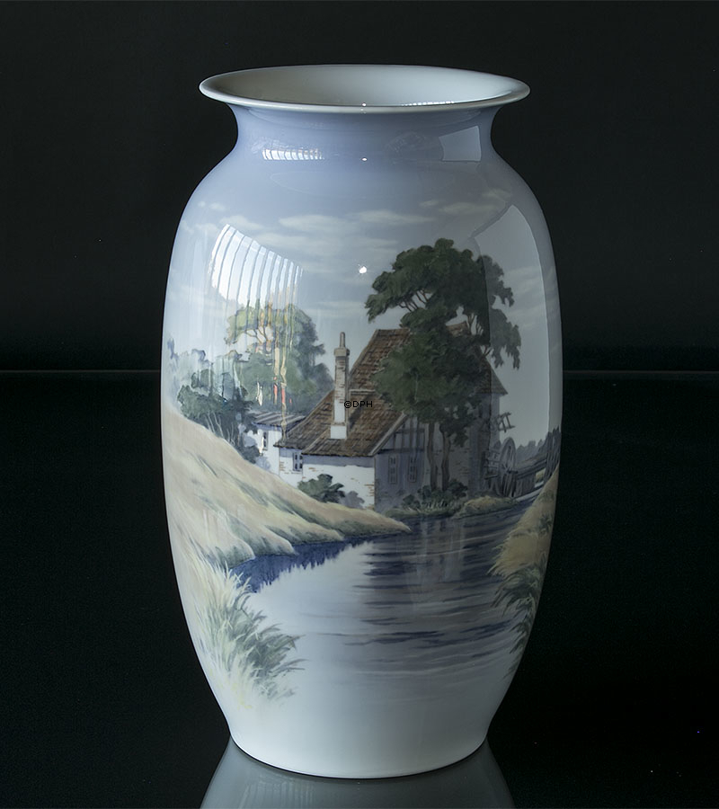 Vase med Landskab med gammel vandmølle, Royal Copenhagen nr. 2768-2846
