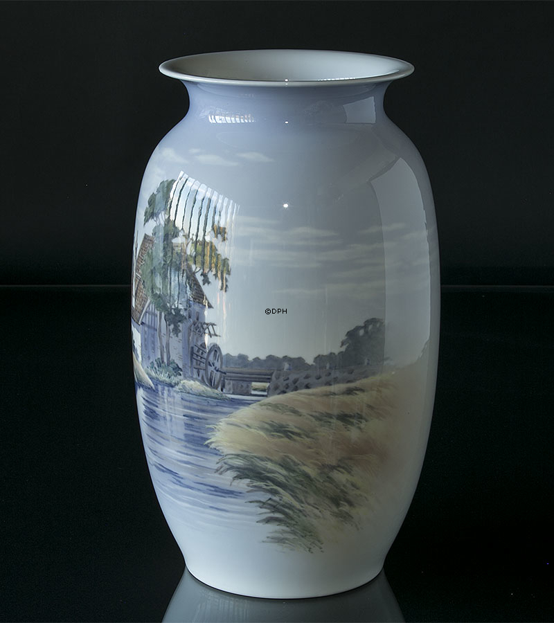 Vase med Landskab med gammel vandmølle, Royal Copenhagen nr. 2768-2846