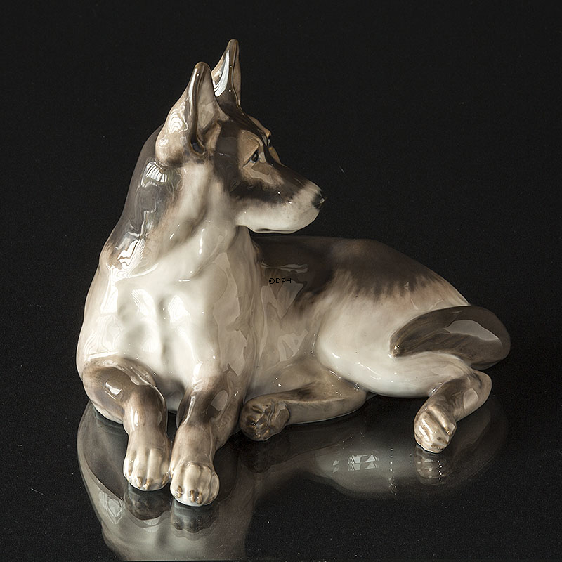 Schæferhund, ligger ned, Stor Royal Copenhagen hundefigur nr. 2803 (1922-1930)