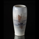 Vase mit Segelboot, Royal Copenhagen Nr. 2809-235