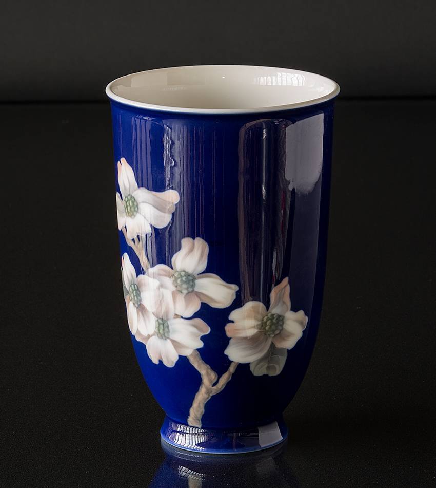 Vase med blomst, Royal Copenhagen nr. 2830-3549