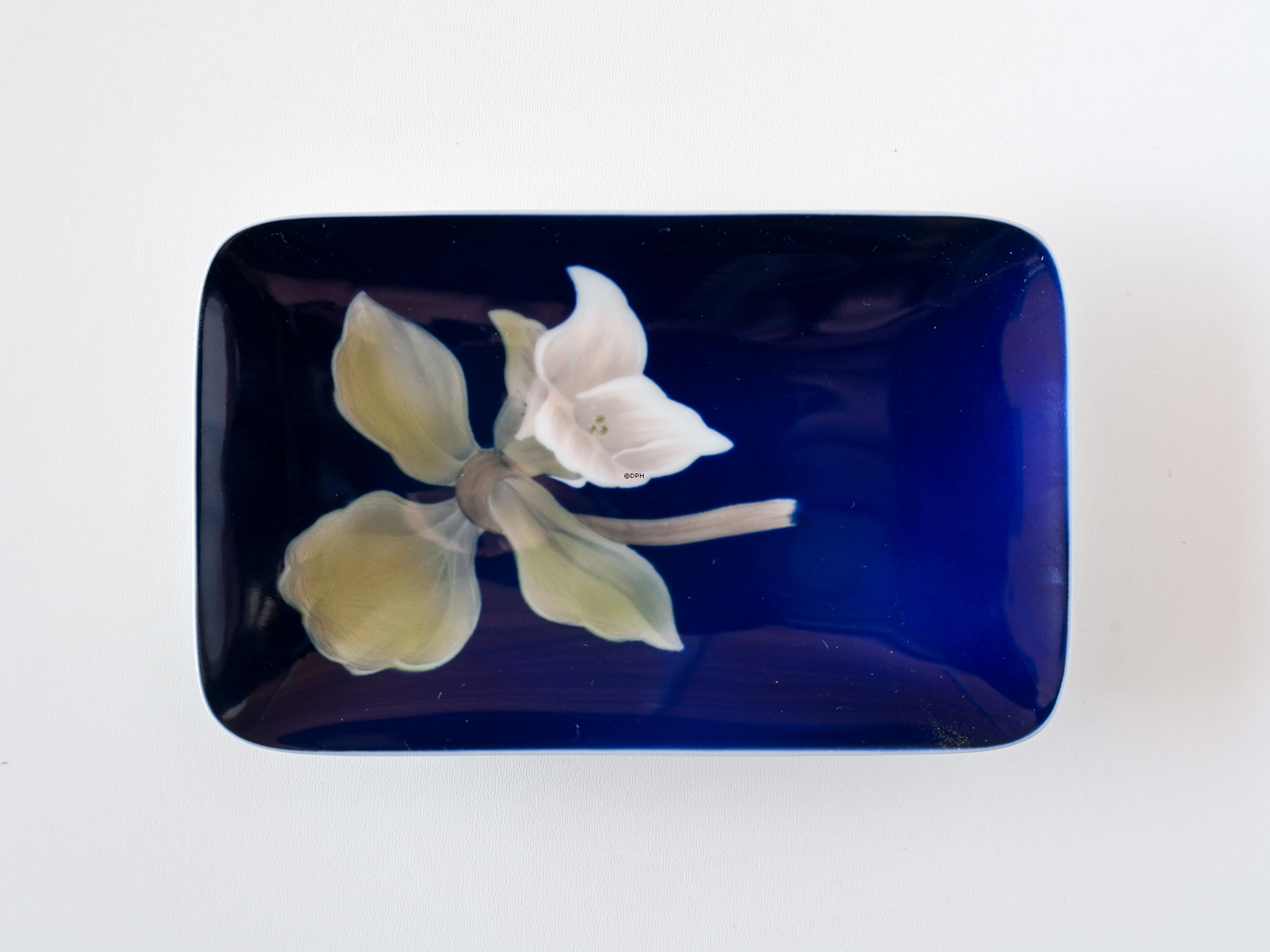 Skål med blomst, Royal Copenhagen nr. 2835-861